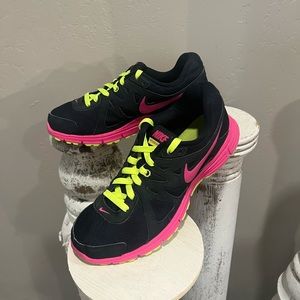 NIKE Revolution 2 Training Sneakers. Navy, pink with neon laces Woman’s size 8.5